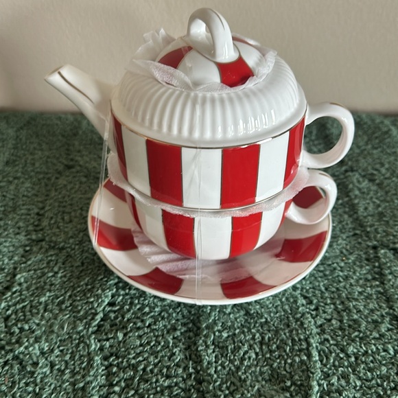 Grace Teaware Teacup & Teapot and Saucer Red & White NEW - Picture 4 of 5